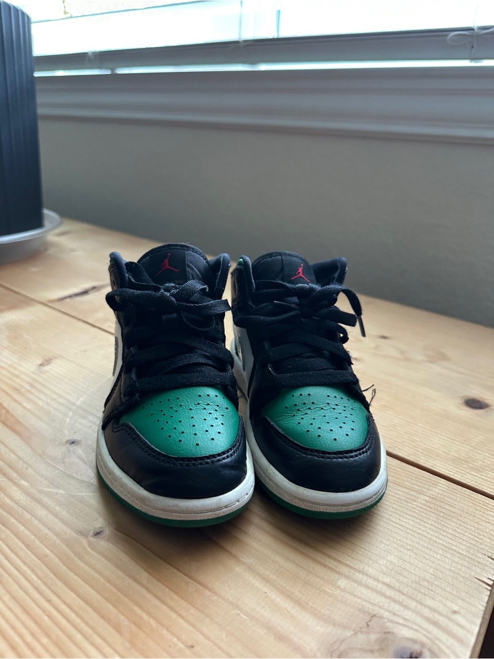 Boys/Toddler/Baby 12c Jordan 1 Mid Sneakers Green/Black/White Lace Up EASY ON - Picture 3 of 5